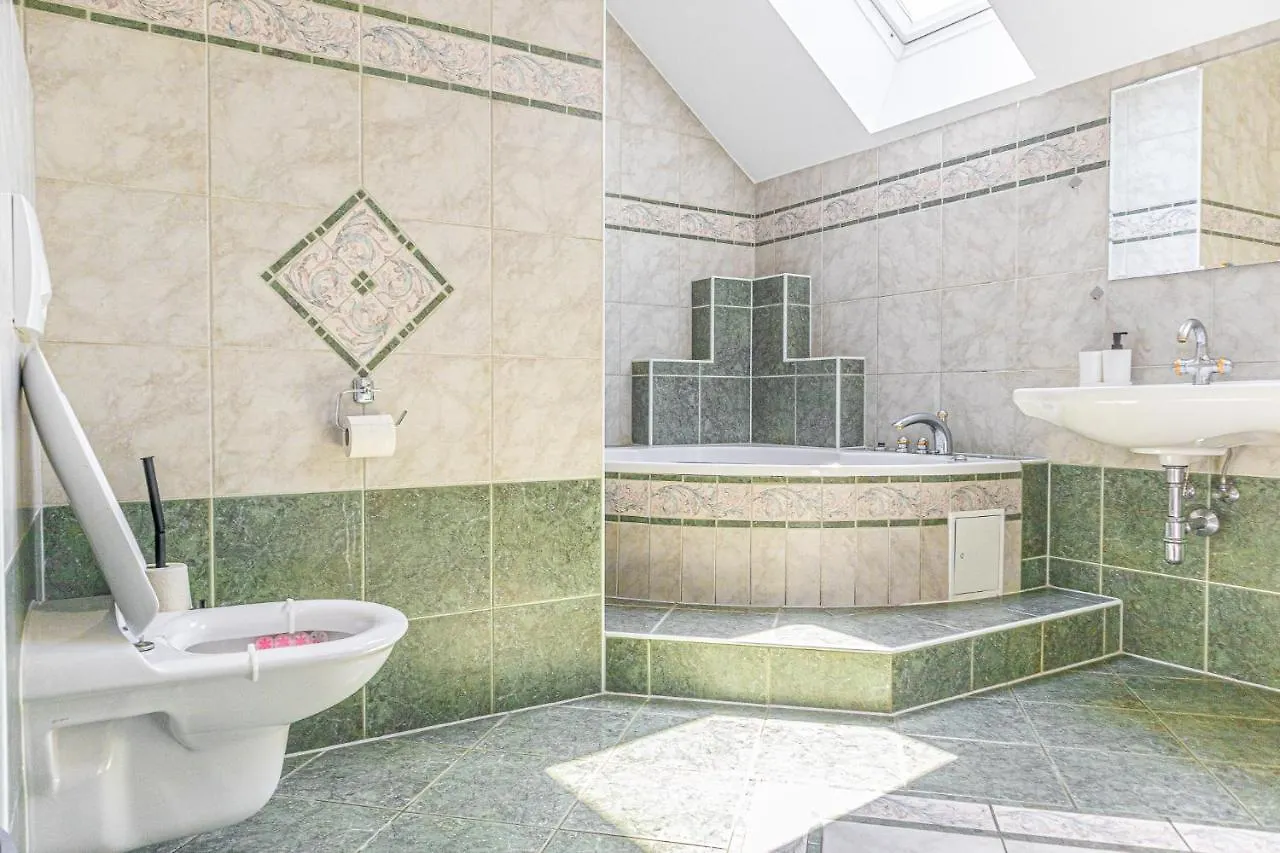 Exquisite Villa With Free Parking - Suitable For Groups Up To 18P Wiedeń Apartament