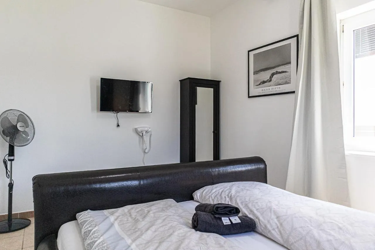 Exquisite Villa With Free Parking - Suitable For Groups Up To 18P Wiedeń