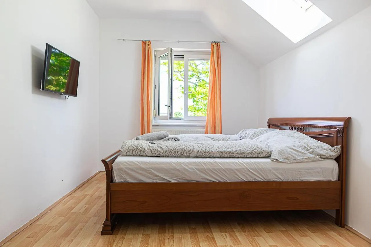 Exquisite Villa With Free Parking - Suitable For Groups Up To 18P Wiedeń 0*,  Austria