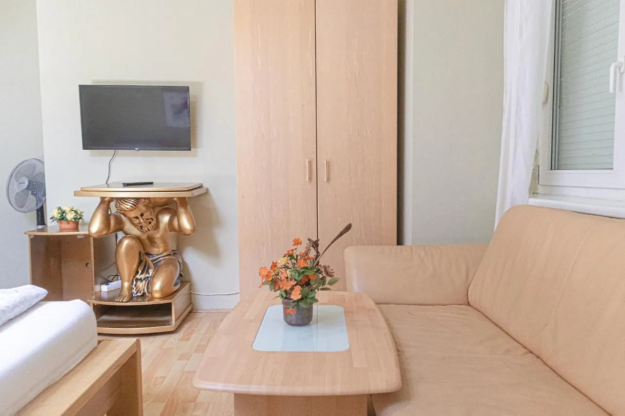 Apartament Exquisite Villa With Free Parking - Suitable For Groups Up To 18P Wiedeń