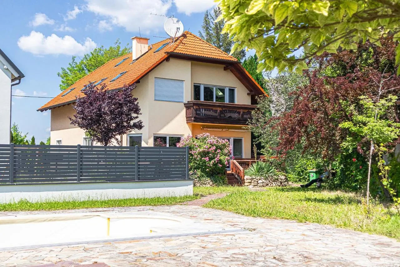 Exquisite Villa With Free Parking - Suitable For Groups Up To 18P Wiedeń Apartament
